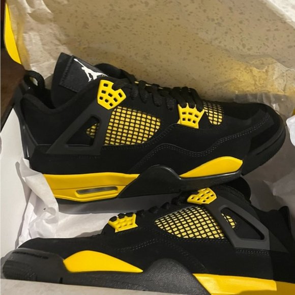 Air Jordan 4 Retro \'Thunder\' 2023